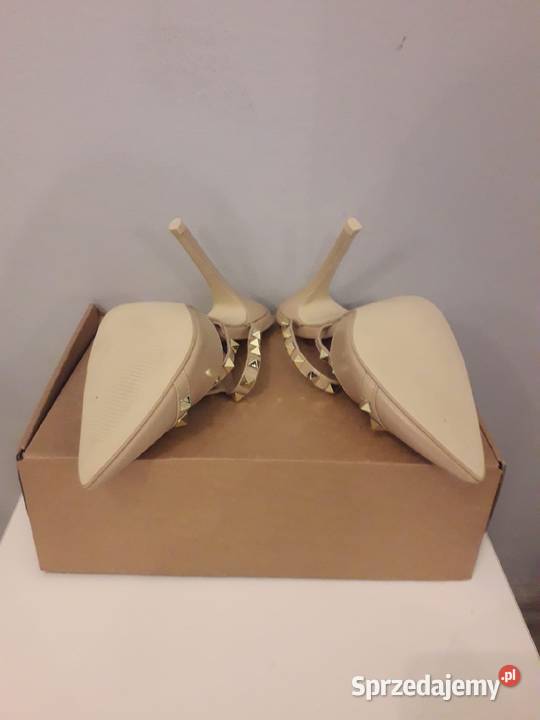 Klapki na obcasie z dżetami Bebo 36 inna sprzedam