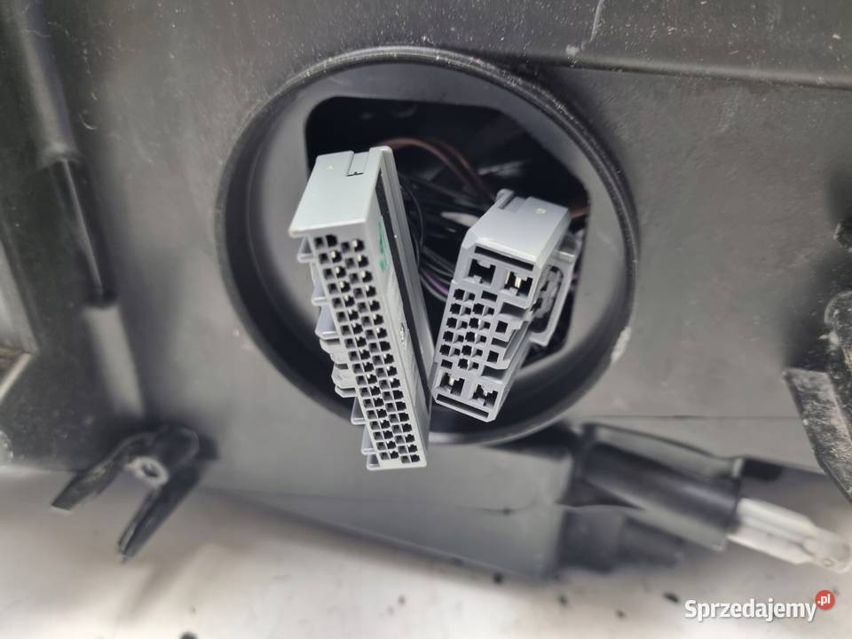 Volvo XC40 PRZEDNIA LAMPA PRAWA prawy przód FULL osobowe
