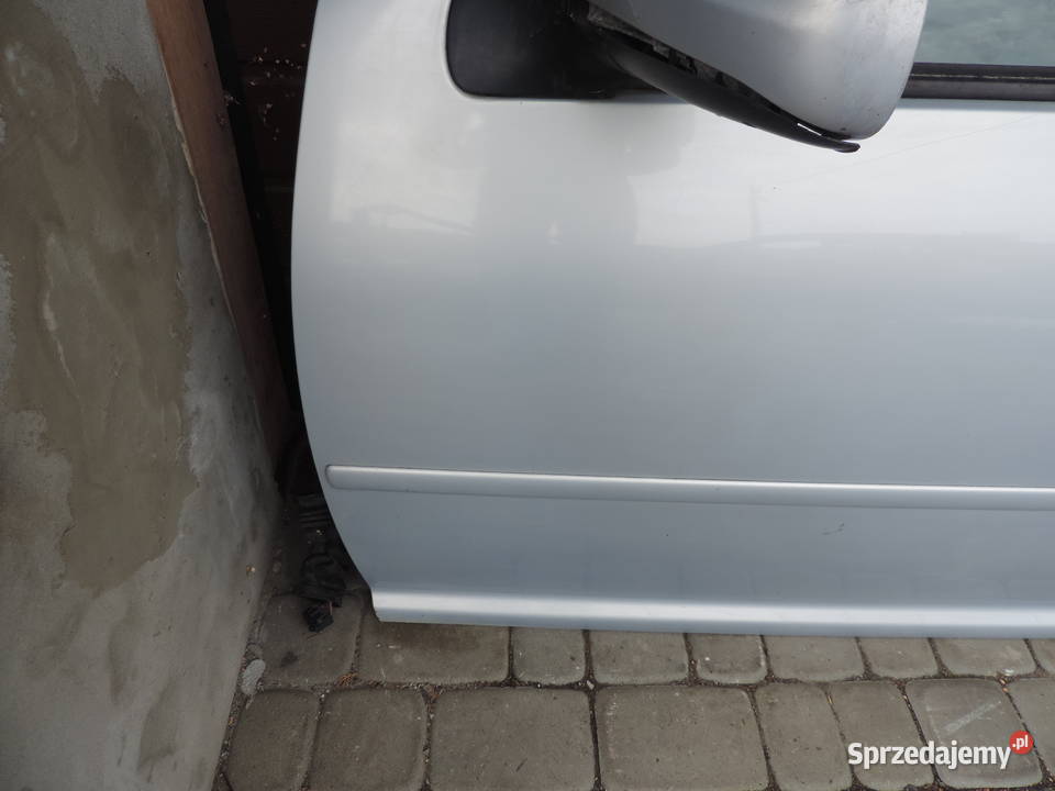 VOLKSWAGEN BORA KOMBI DRZWI LEWY PRZÓD Rok produkcji 2001 Nowy Sącz