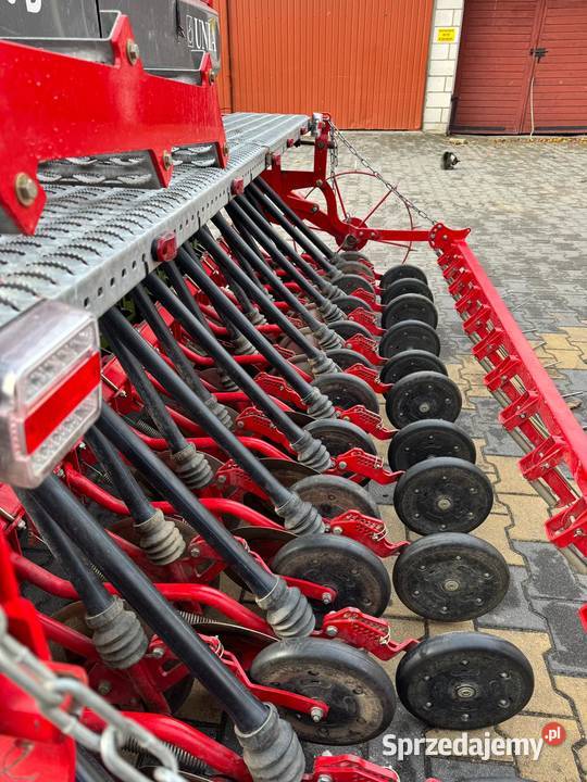 Siewnik zbożowy na bronie aktywnej Siewniki i sadzarki Kalinówka