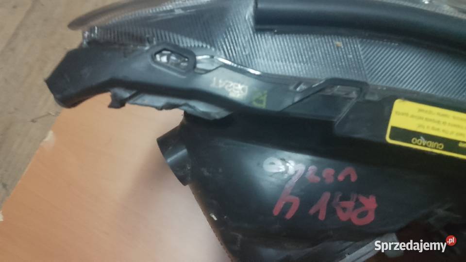 Toyota Rav4 lampa przednia xenon L uszkodzona