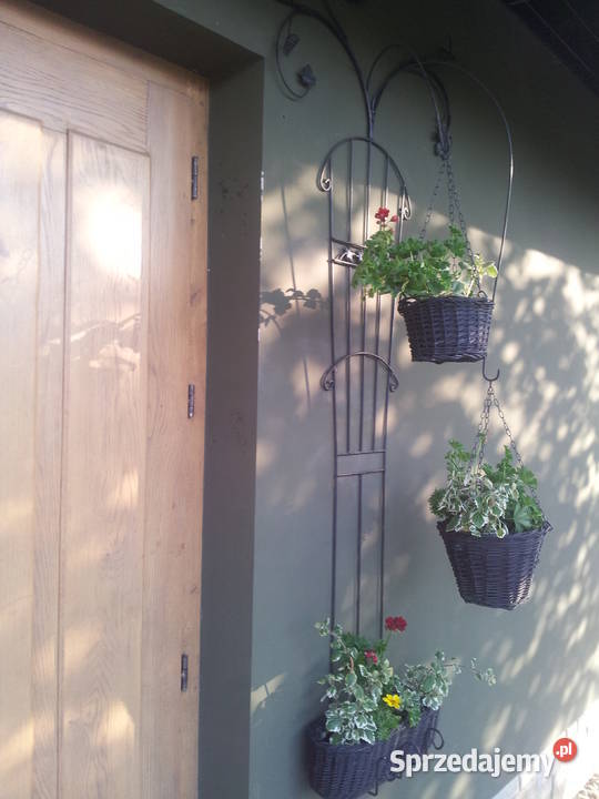 Kwietnik metalowy na okna Pszczyna