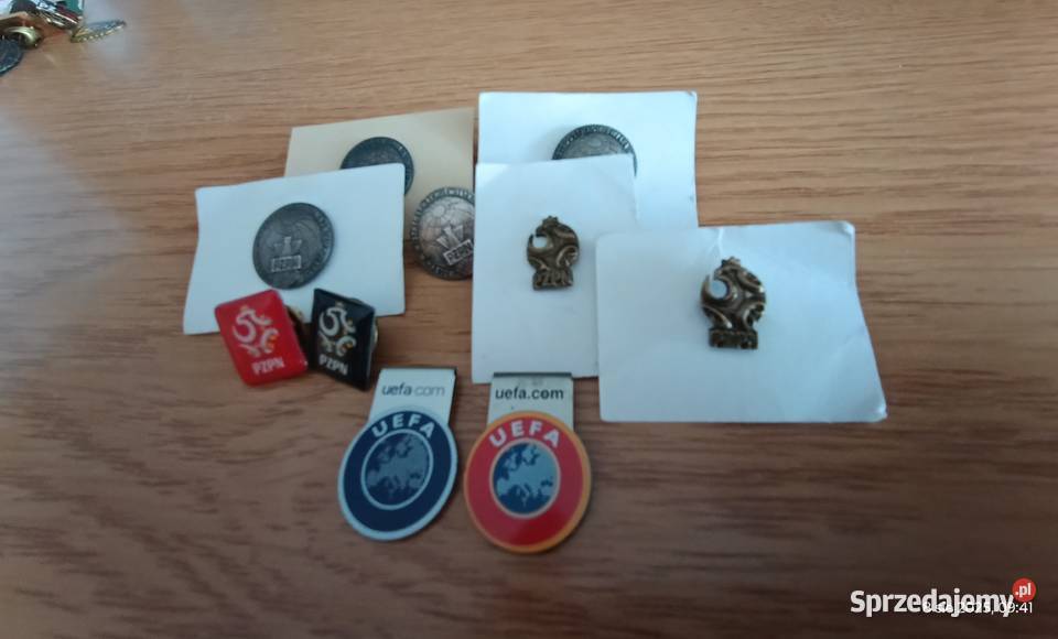 Odznaki klubowe na wymianę Wronki