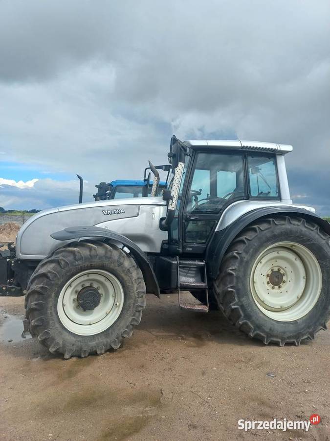 Ciągnik rolniczy Valtra T170 z tuzem Wyrzysk