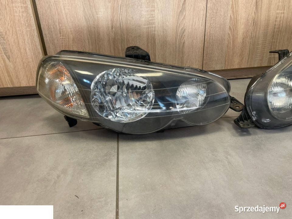 Honda HrV I lift 2004 reflektor przód Kozubszczyzna