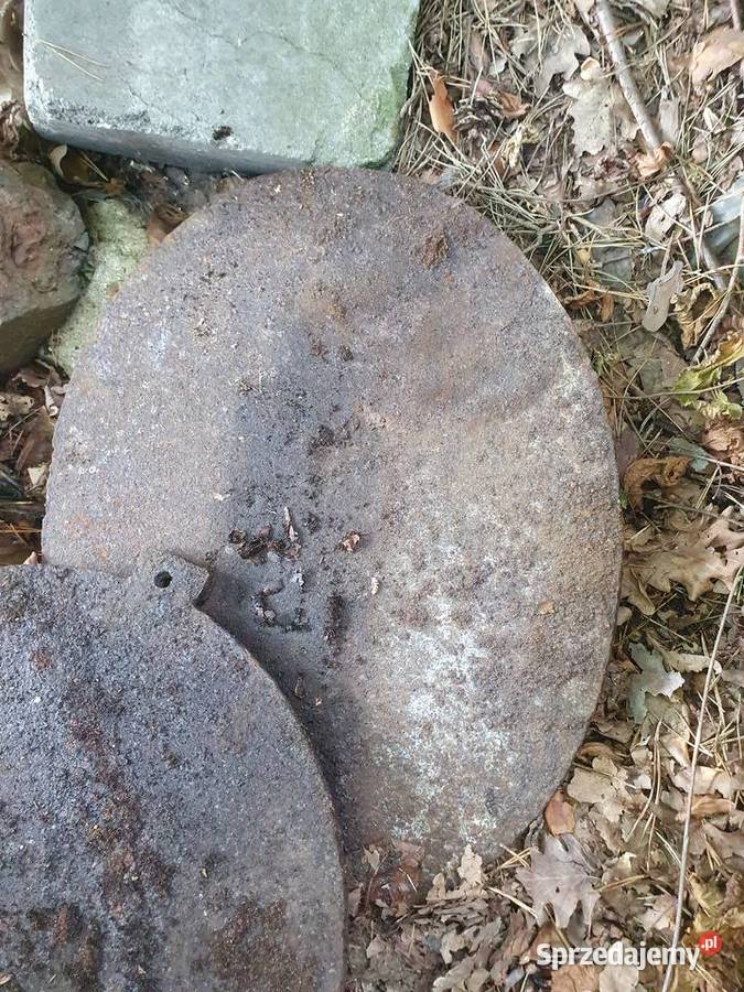 Żeliwne włazy okrągłe tarcze robocze starej Warszawa