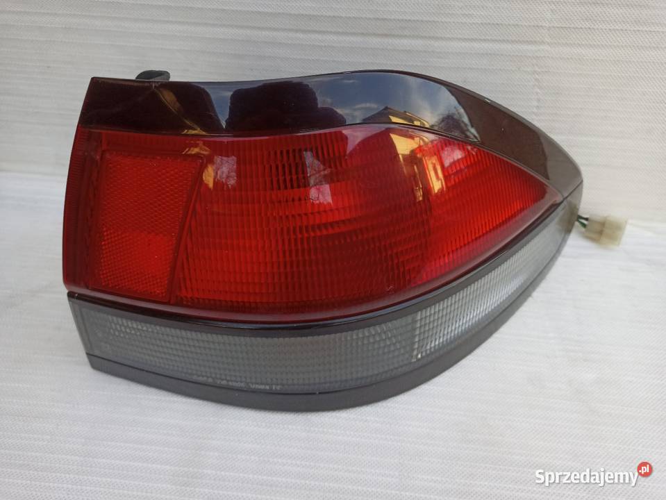 Mazda 626 GF V hatchback lampa tył tylna prawa osobowe łódzkie