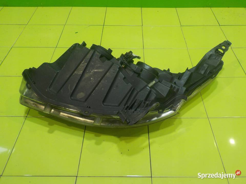 PEUGEOT 208 I 12 VTI 12r 5D lampa prawa przod Suków
