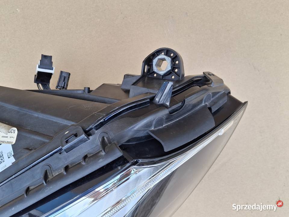 MERCEDES CKLASA W205 LIFT USA REFLEKTOR PRAWY Lampy przednie Bieleń sprzedam