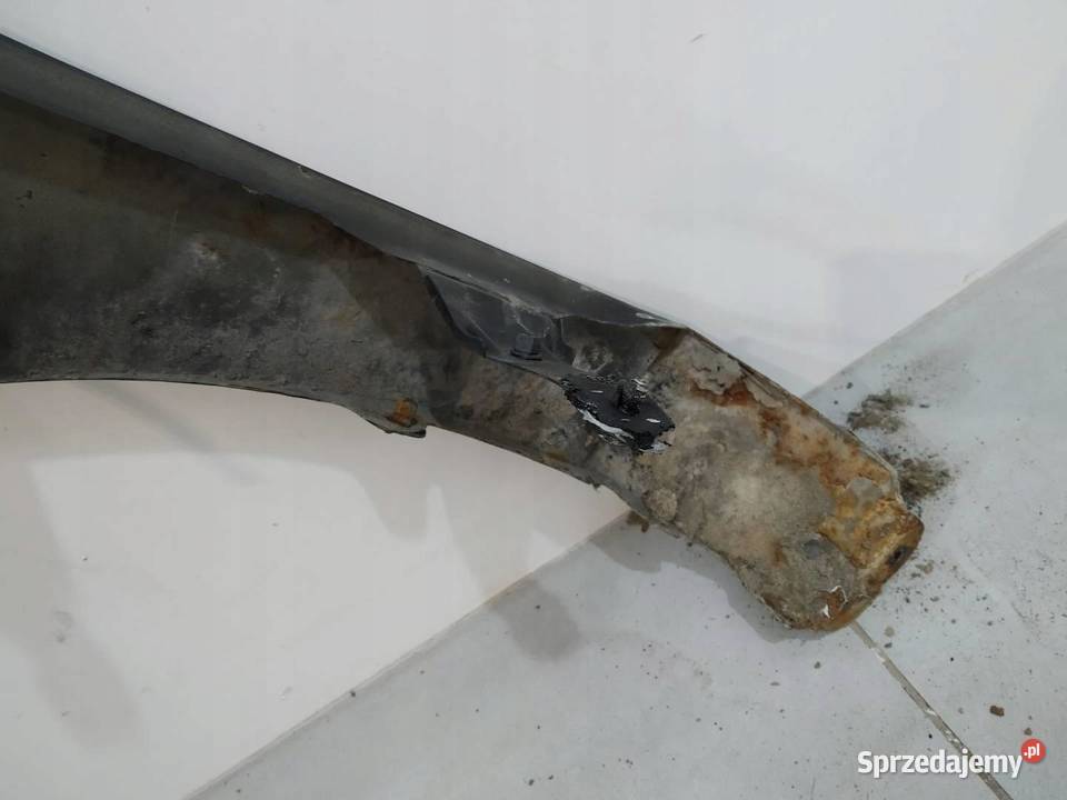 BŁOTNIK PRAWY PRZÓD CZARNY LEON I Seat Toledo II