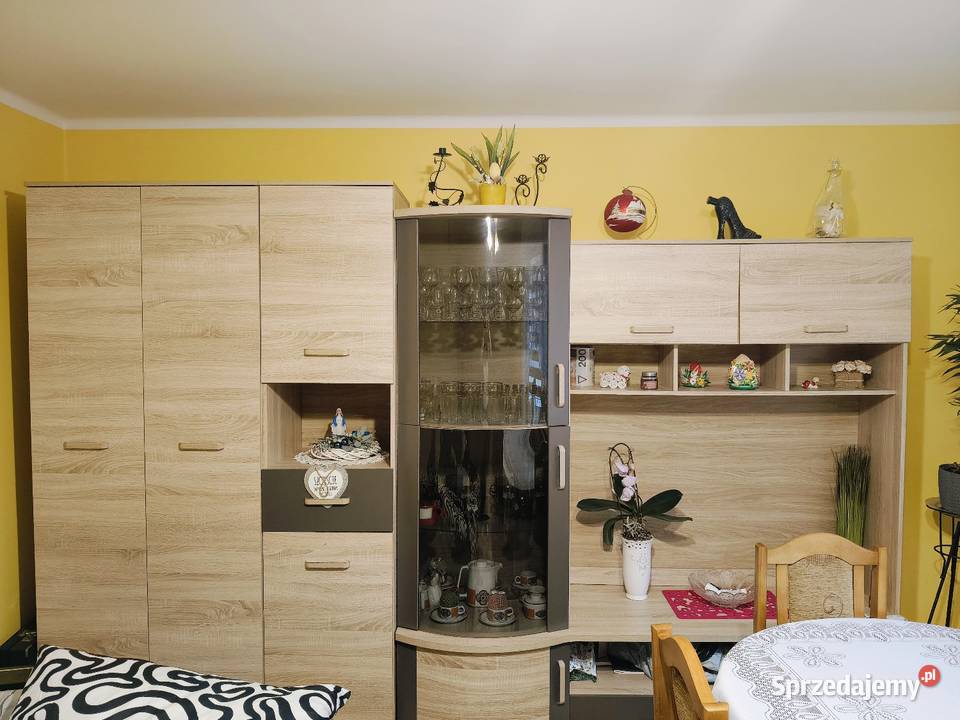 Nowoczesna meblościanka w kolorze dąb