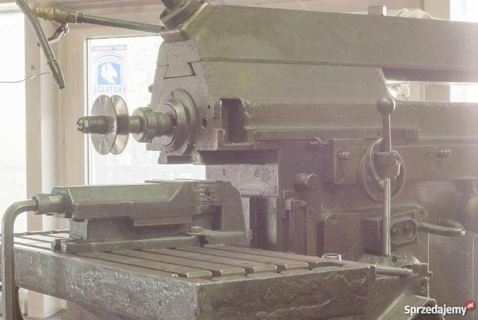 Frezarka narzędziowa 676P wersja pozioma Warszawa
