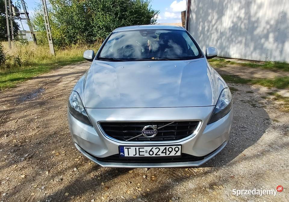 Volvo v40 oryginał lakier hak 2 komplety kół 253000km Jędrzejów