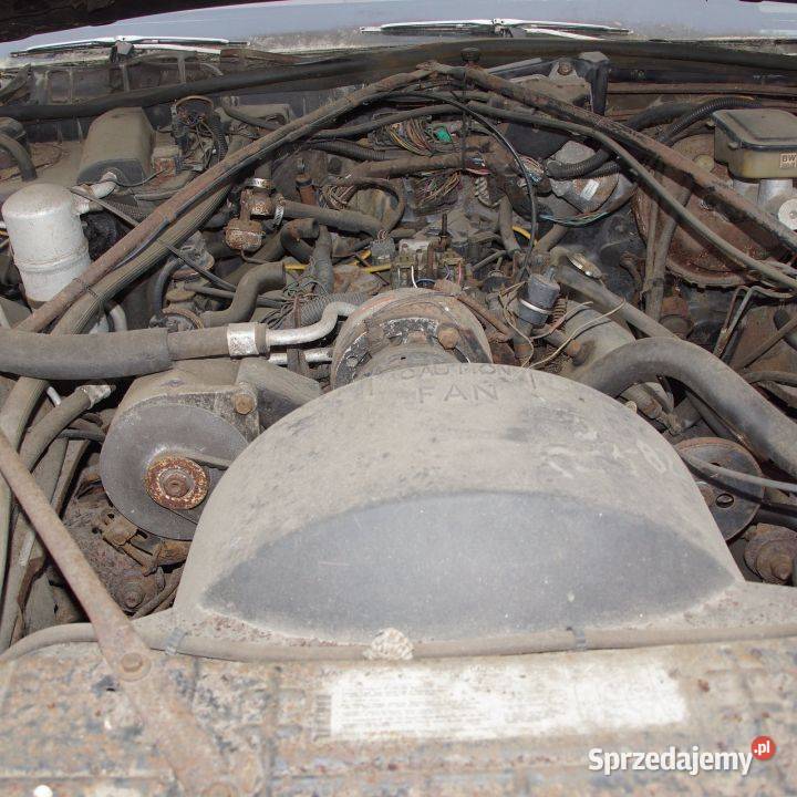 MASKA PRZÓD CADILLAC DE VILLE COUPE 1983 Lipno