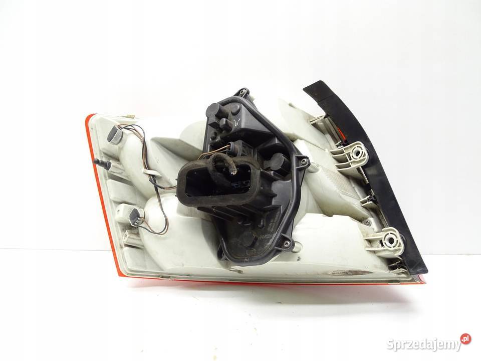 LAMPA PRAWA PRAWY TYŁ TYLNA W BŁOTNIK SKODA