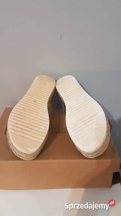 Klapki na platformie Steve Madden 38 Sandały i klapki sprzedam
