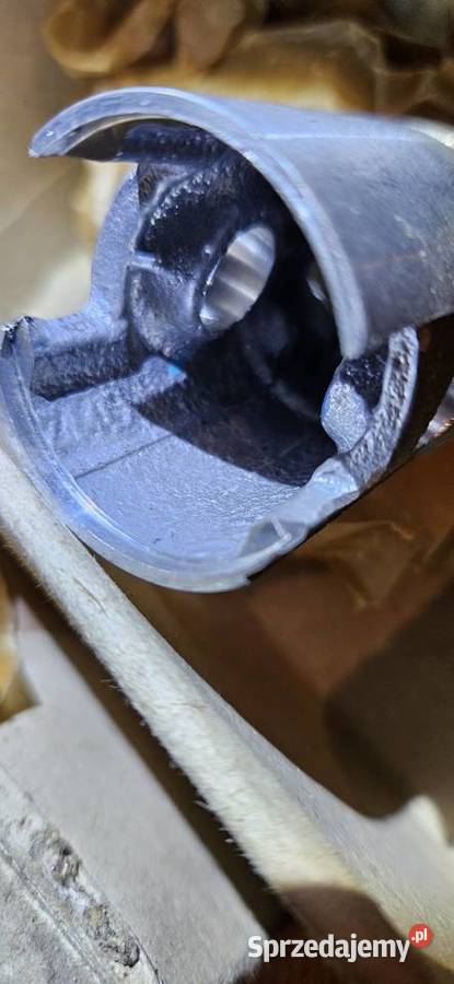 NowyFabryczny ZMDTłok z sygnaturą do Barlinek