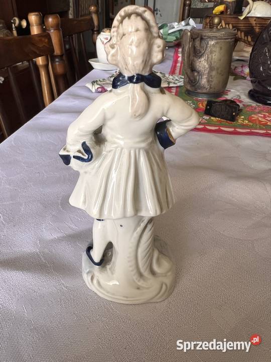 Porcelanowa figurka mężczyzny sygnatura CT śląskie Bytom