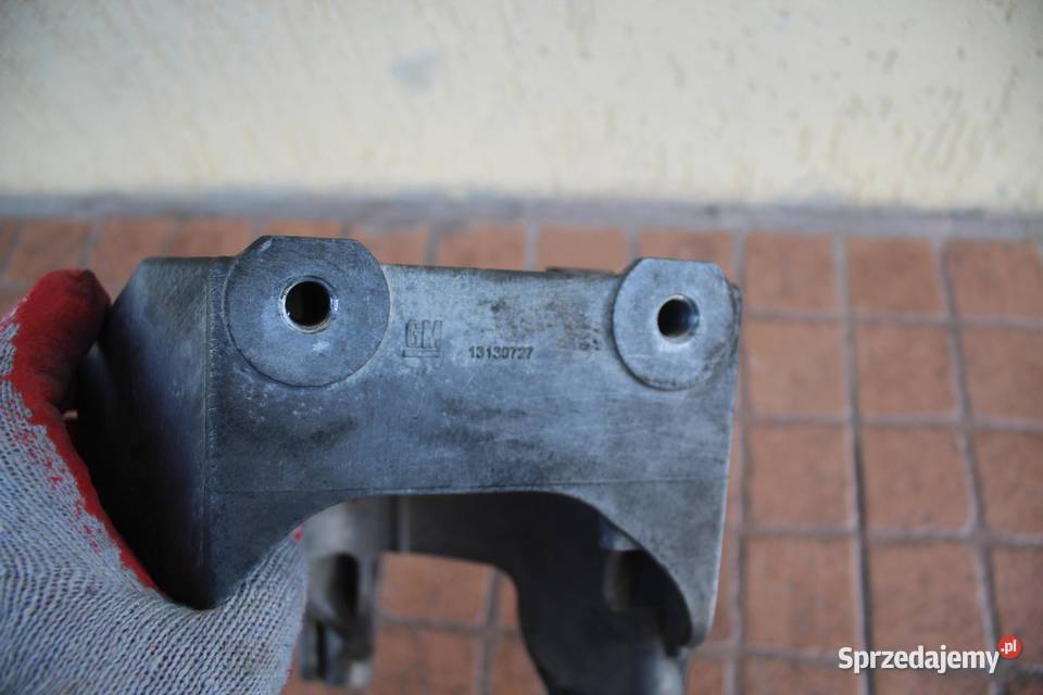 ŁAPA MOCOWANIE SILNIKA OPEL CORSA D 10 13130727 Motoryzacja