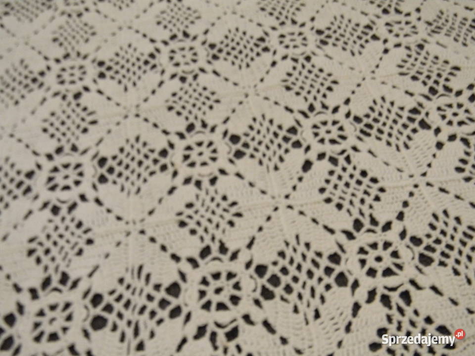 Piękny obrus robiony ręcznie na szydełku