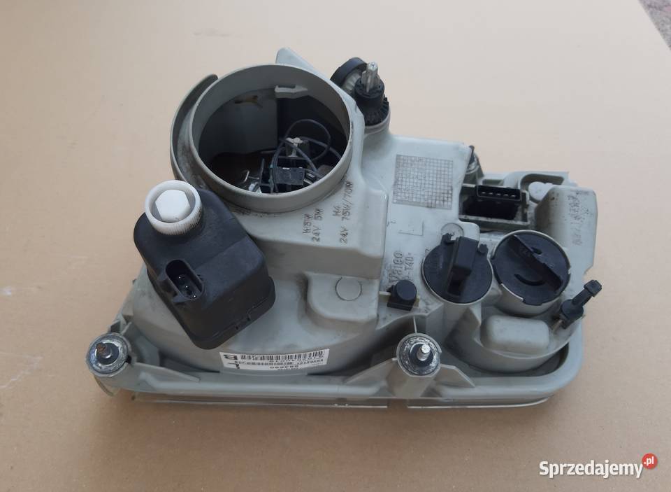 VOLVO FL FE REFLEKTOR LEWY LAMPA LEWA 20818765 Trzciel