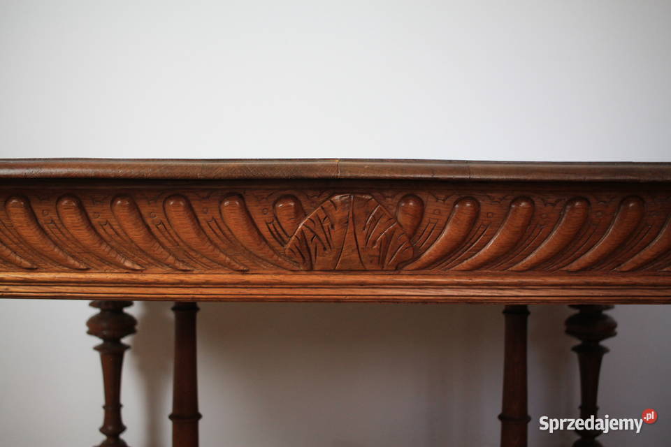 Pięknie zdobiony fotel klasyczny Pszczyna