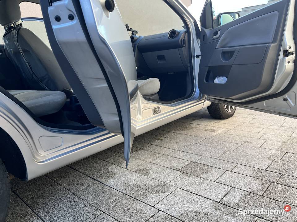 Ford Fiesta MK VI Ghia srebrny metalik 13 Ford Siemianowice Śląskie