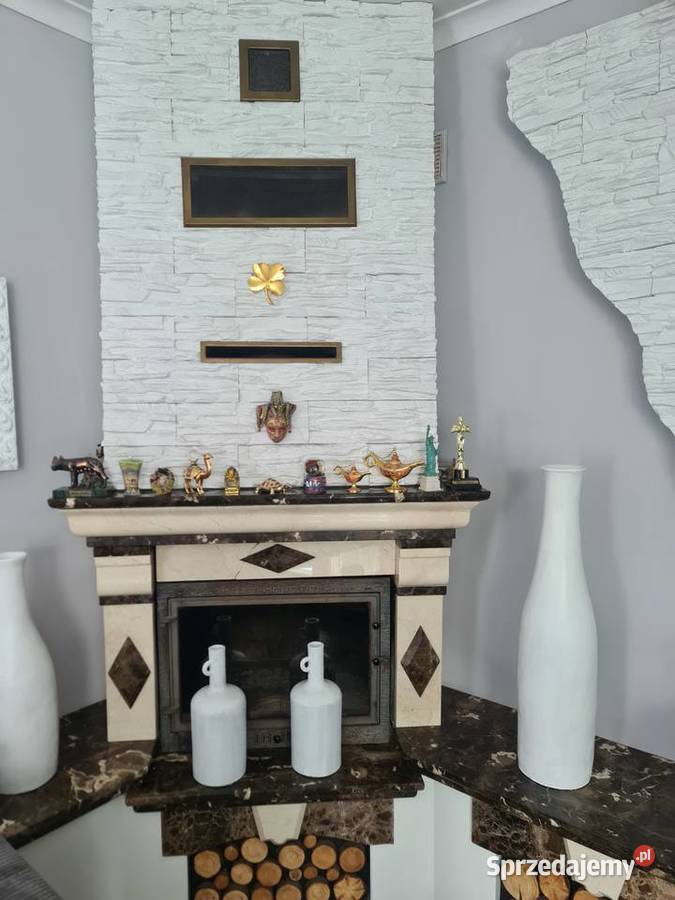 Kominek w marmurowej obudowie Grębocin
