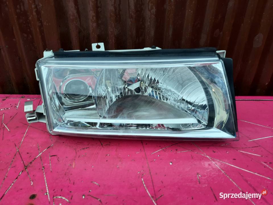 Skoda Octavia 01r lampa przednia prawa nowa osobowe Pruszków