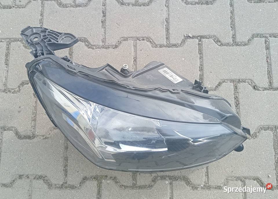 Peugeot 208 reflektor lampa prawy przód Przeźmierowo