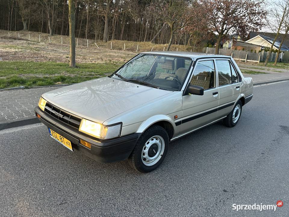 Zabytkowa Toyota Corolla E8 18 Diesel Sedan zachodniopomorskie Nowogard