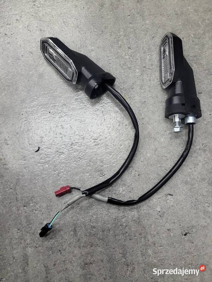 SUZUKI GSX8R GSX 8 R KIERUNKOWSKAZ Nowy Tomyśl