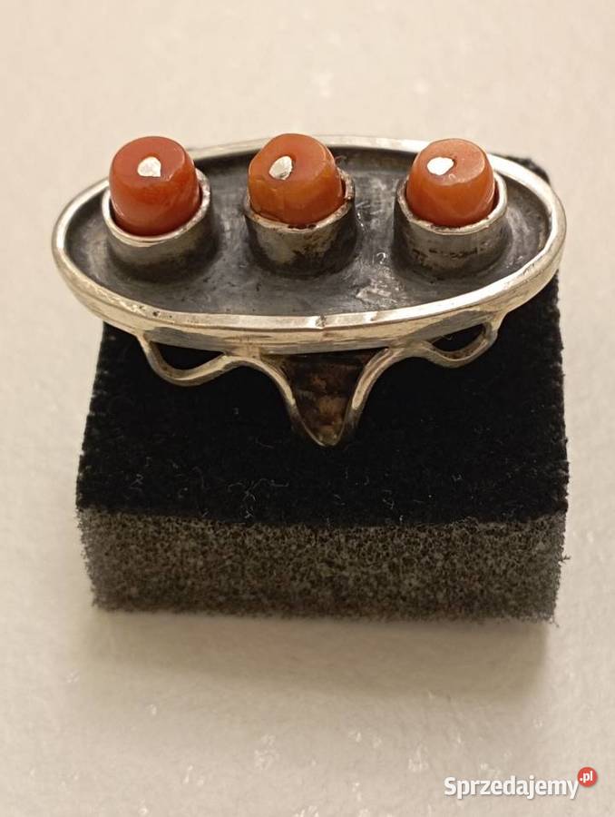 Pierścionek srebrny z koralami 875 Pierścionki Radom sprzedam