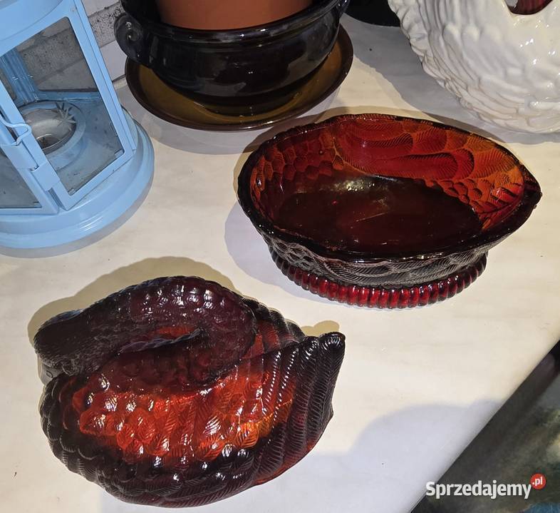 Łabędź rubinowy bomboniera szkło