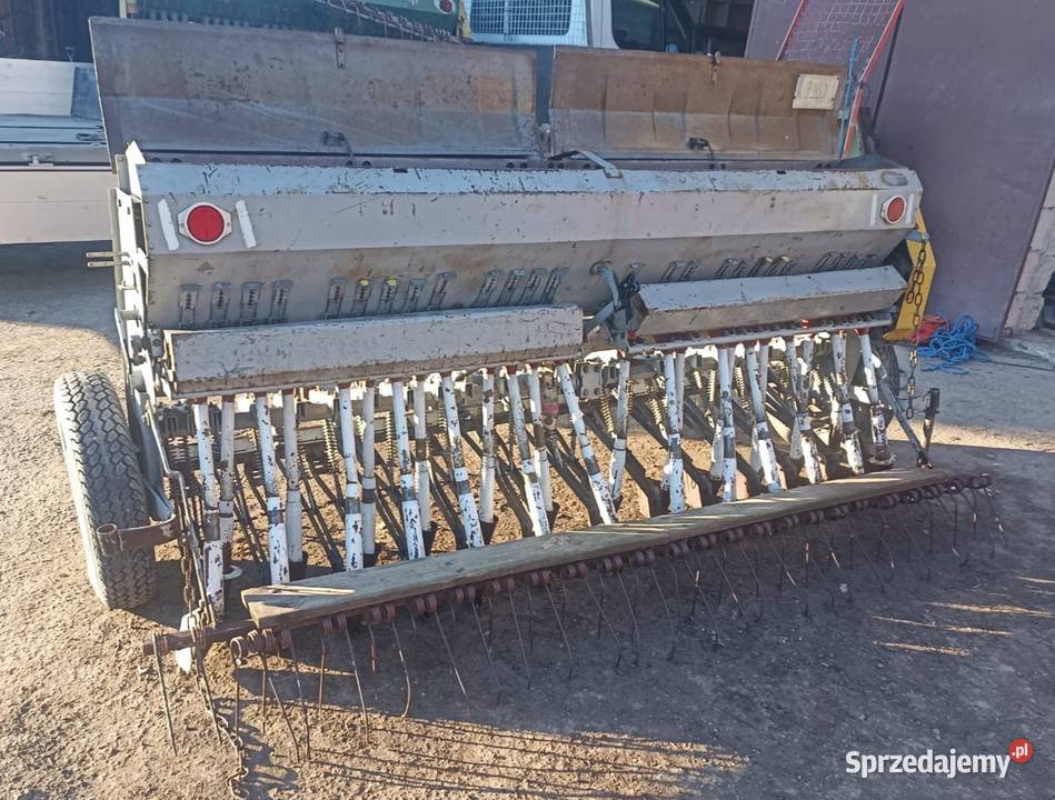 Siewnik zbożowy Poznaniak na docisku nieuszkodzony małopolskie Pisarzowa