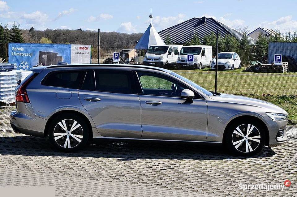 Volvo V60 B3 B Geartronic Momentum 163 2020r Goleniów