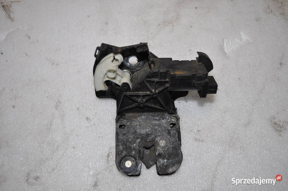 Audi A3 Zamek Klapy Tył czesci 8P4827505B osobowe Sierakowice