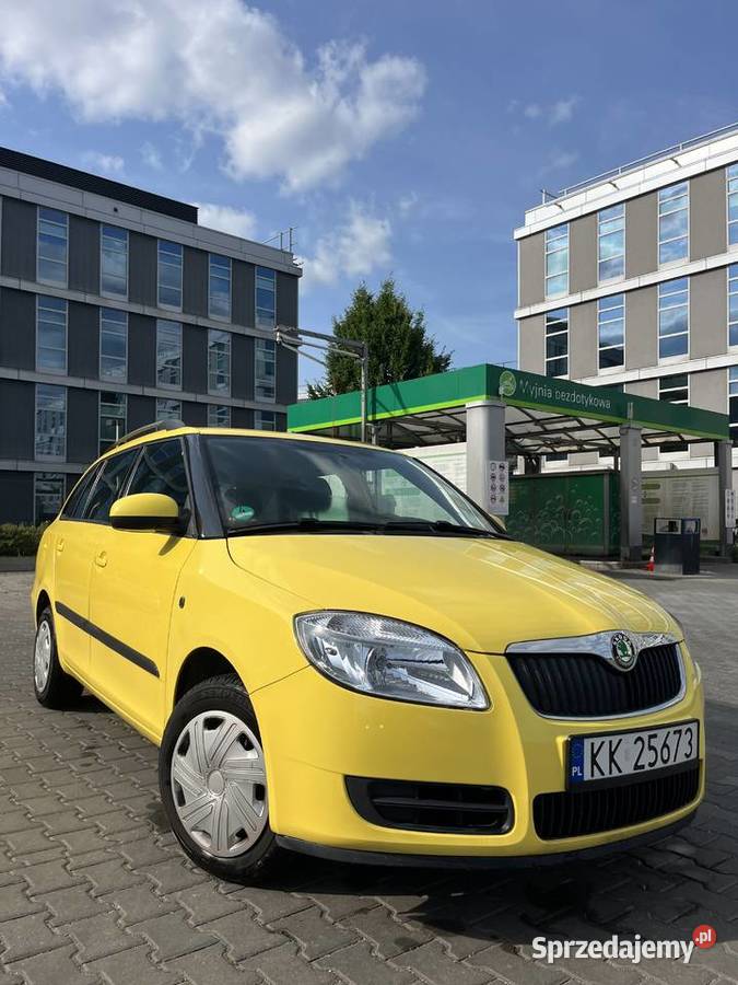 Skoda Fabia Kombi 14 Benzyna 2009 Żółta Faktura Kraków
