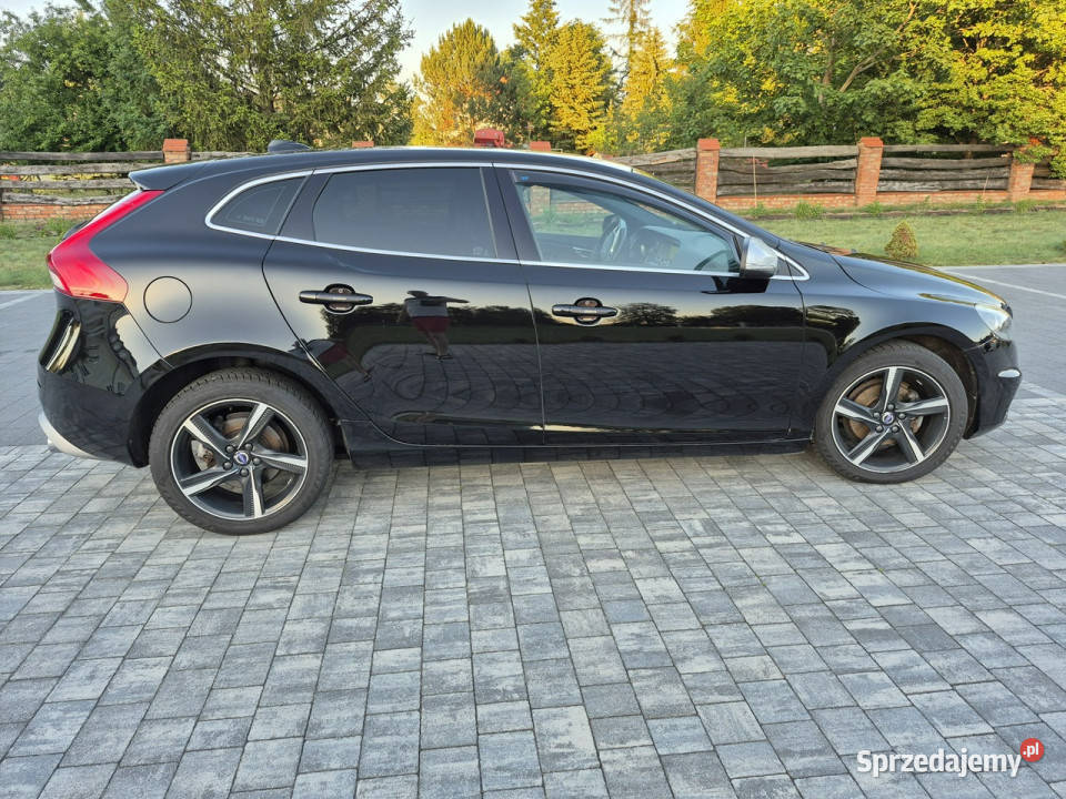 Volvo V40 20d 190 RDESIGN navi full led chromy 190KM Drelów sprzedam