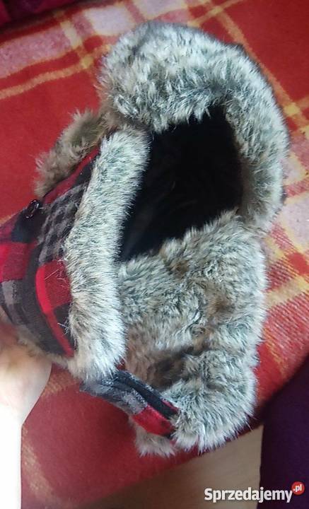 Czapka uszatka w szkocką kratę i biała łódzkie Piotrków Trybunalski sprzedam
