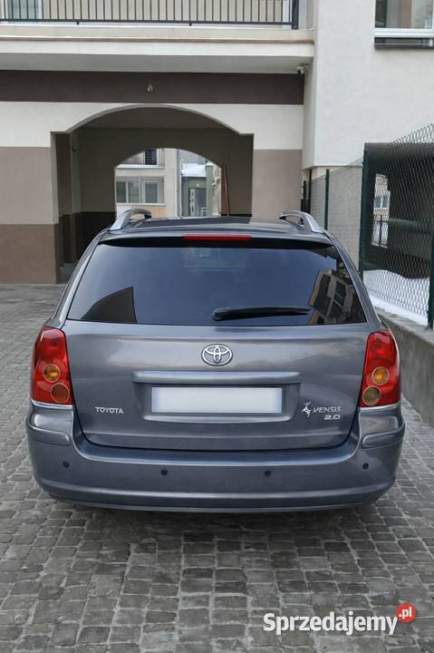 Toyota Avensis szary
