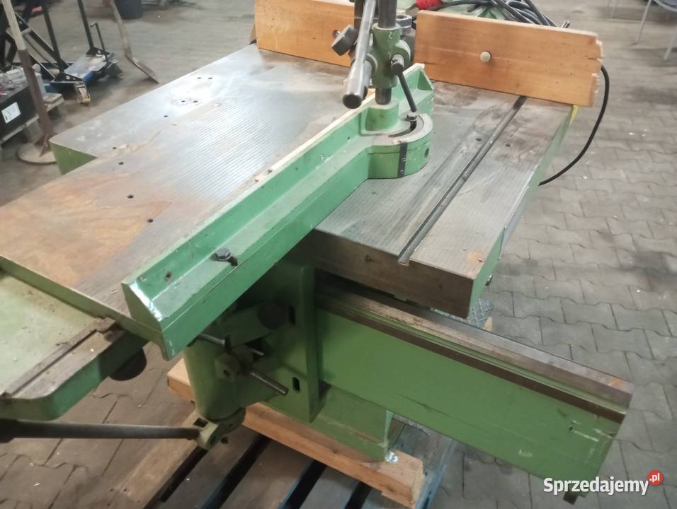 Frezarka dolnowrzecionowa z wózkiem