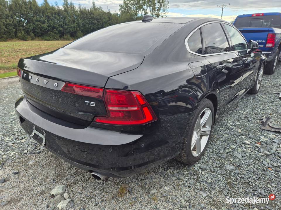 Volvo S90 2017 20 FWD zadbana uderzeniu w Rok produkcji 2017