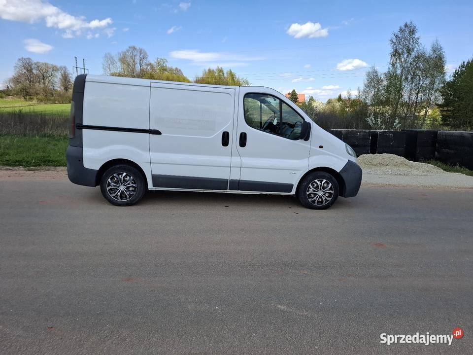 Opel vivaro 19 100 2004 6 biegów kamera przód I ESP Starachowice