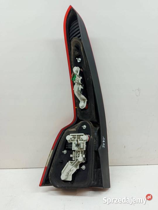 LAMPA TYŁ PRAWA KOMBI Volvo V50 I 20042012