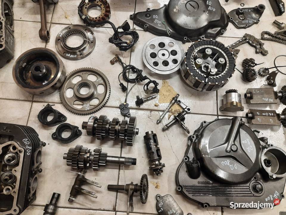 Suzuki DR 800 S BIG Części silnik głowica