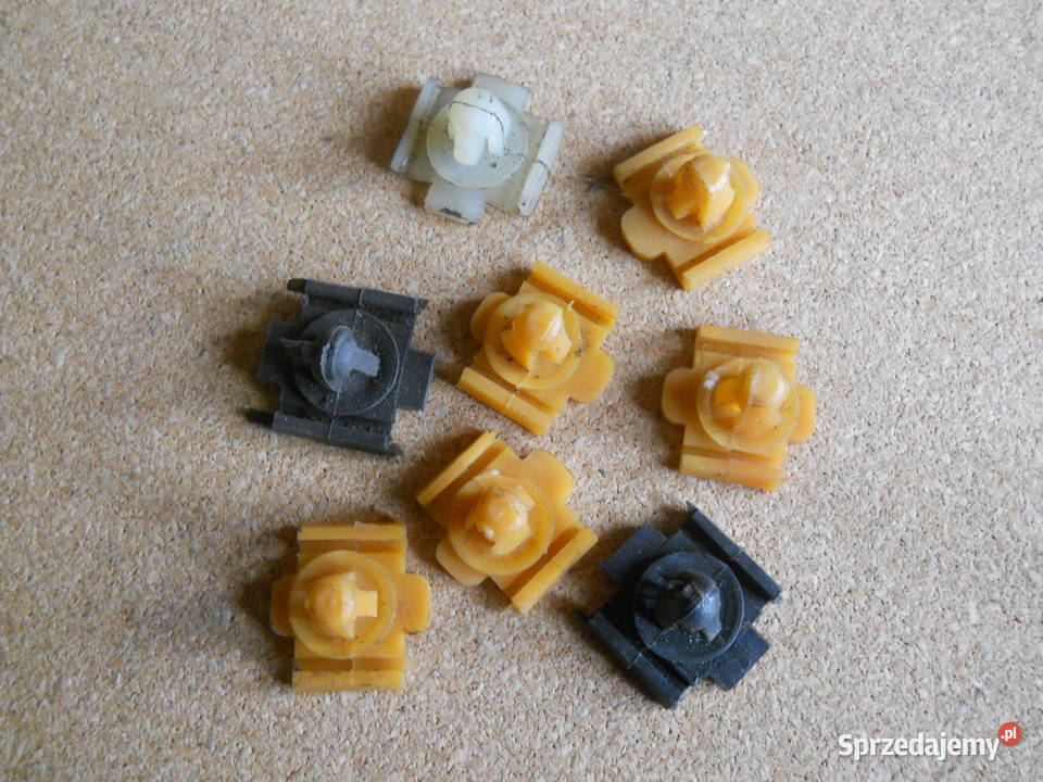 Zaczep listw chromowanych drzwi Fiata 125 p Pozostałe Części Biecz