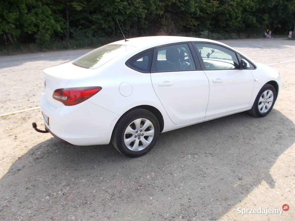 Opel Astra j sedan Salon Polska 2018 biały hak Pigża