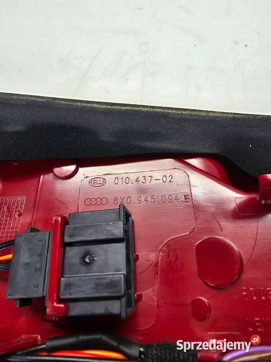 LAMPA PRAWY TYŁ W KLAPĘ AUDI A1 8X3 8X0945094E Lampy tylne śląskie Przystajń