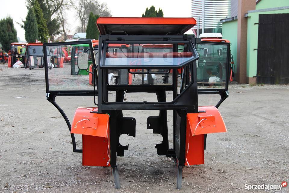 Kabina ciągnikowa sadownicza sadownik MF Szyszka nieuszkodzony
